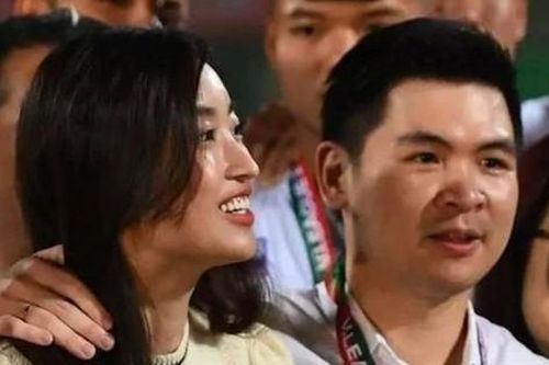 Showbiz 21/9: Đỗ Mỹ Linh và chồng chủ tịch đi xem bóng đá gây chú ý
