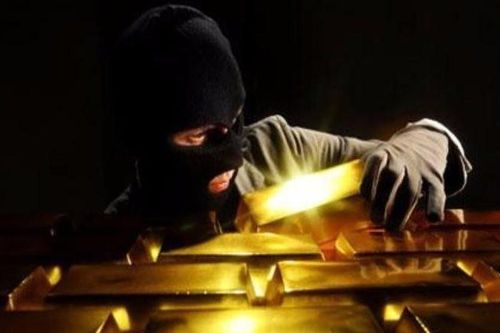 Cùng bạn lên kế hoạch trộm vàng của bố mẹ