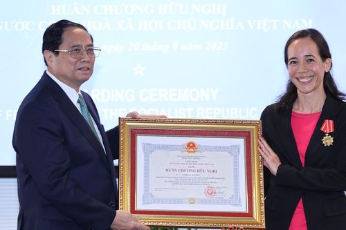 Thủ tướng trao Huân chương Hữu nghị cho bà Aurélia Nguyễn tại New York