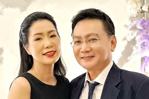 Hồ Quỳnh Hương khoe dáng eo thon, Trịnh Kim Chi nói lời ngọt ngào tới ông xã