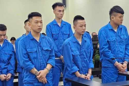 Nhóm 'ma cô' mua đi bán lại thiếu nữ ở Hà Nội làm tiếp viên karaoke
