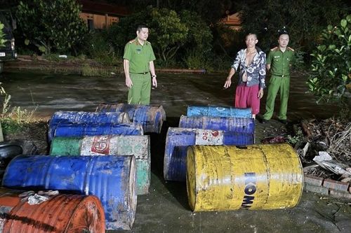 Phát hiện gần 2.000 lít dầu máy không rõ nguồn gốc