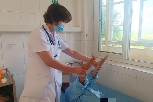 Thiếu nữ tổn thương thần kinh khi mỗi ngày hút 5 bình bóng cười