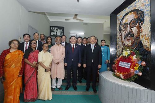 Những hoạt động trong ngày của Chủ tịch Quốc hội tại Bangladesh