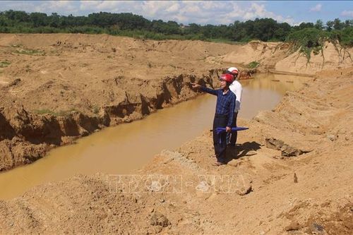 Ngăn chặn khai thác cát trái phép trên sông Chu