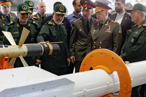 Iran và Nga khẳng định tiếp tục thúc đẩy hợp tác quốc phòng