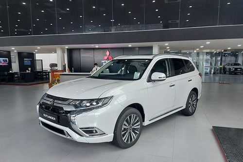 Giá lăn bánh Mitsubishi Outlander tháng 9/2023: Ngập ưu đãi, thách thức Mazda CX-5 và Honda CR-V