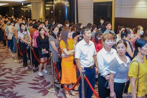 'Vũ trụ mỹ nhân Việt' đổ bộ siêu sự kiện Thu Cúc