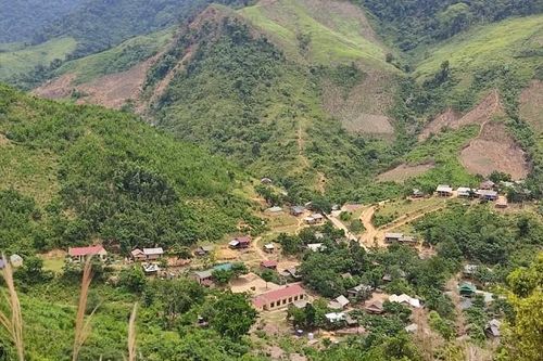 Đồng bào dân tộc Chứt ở Trọng Hóa làm kinh tế mới