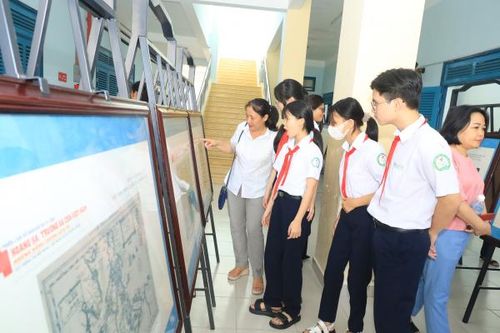 Hơn 200 học sinh được tuyên truyền về chủ quyền biển, đảo Hoàng Sa, Trường Sa của Việt Nam