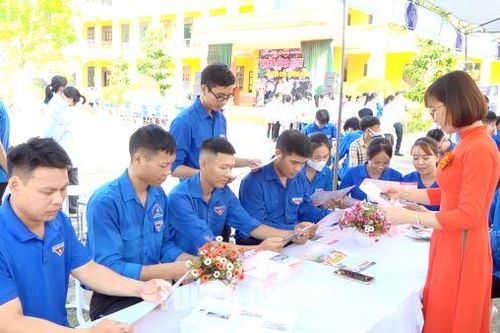 Trên 1.000 người tham gia Phiên giao dịch việc làm huyện Sơn Dương