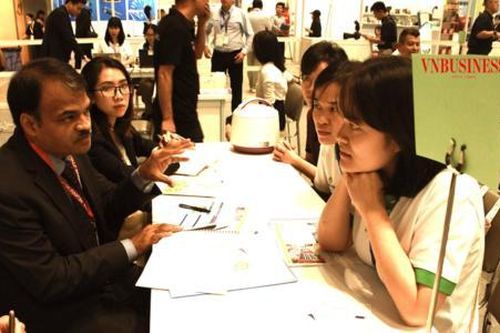 Bao giờ doanh nghiệp Việt lấy lại lợi thế giá rẻ để không mất đơn hàng?