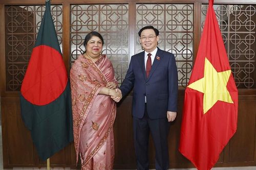 Chủ tịch Quốc hội đề nghị Bangladesh tạo điều kiện cho hàng hóa Việt Nam
