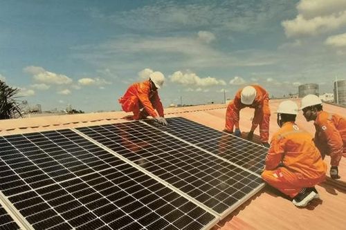 Giải 'bài toán' phát triển năng lượng sạch
