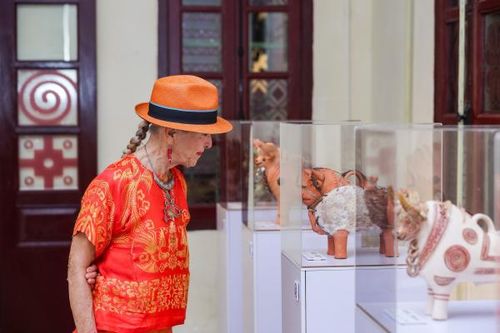 Triển lãm tượng gốm thủ công Peru: 'Bò tót Pucará' tại Hà Nội