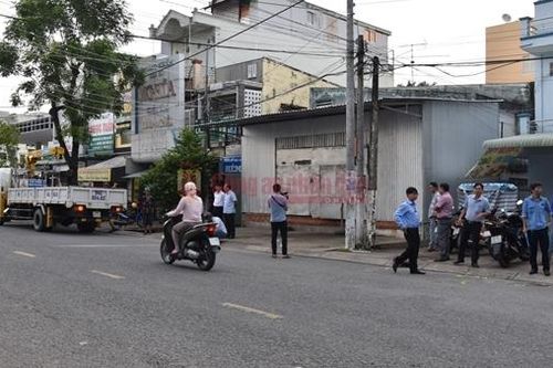 Chủ công trình xây dựng từng 'nhốt' cán bộ kiểm tra đã tự nguyện tháo dỡ