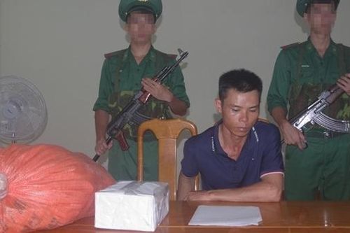 Bắt đối tượng vận chuyển 40 kg vật liệu nổ đi tiêu thụ