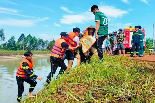 Đã tìm thấy thi thể hai thanh niên chạy xe máy lao xuống kênh