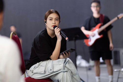 Hoàng Thùy Linh ráo riết luyện tập cho concert đầu tiên
