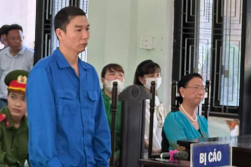 Cựu đại úy công an dùng súng AK cướp tiệm vàng ở Huế lĩnh án hơn 8 năm tù