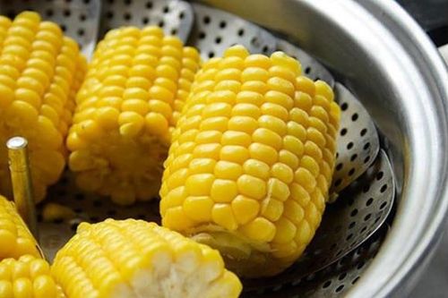 Ăn ngô theo cách này là tạo 'gánh nặng' cho đường tiêu hóa, 5 nhóm người được khuyến cáo nên hạn chế ăn ngô