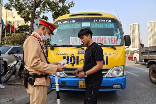 Hà Nội: Chỉ hơn một tháng, riêng đội CSGT số 6 đã xử lý đến 520 xe khách vi phạm