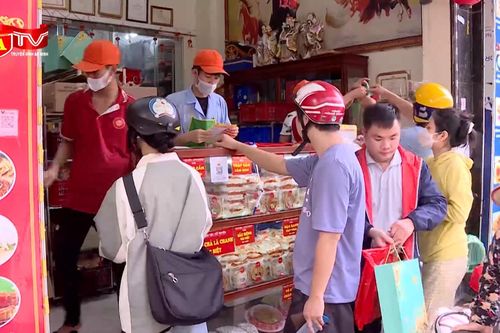 Bánh Trung thu truyền thống giữa 'cơn lốc' cạnh tranh của bánh ngoại nhập lậu