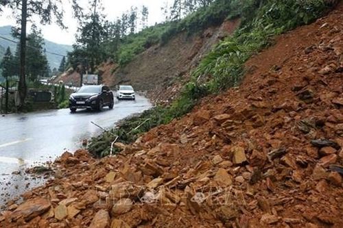 Lào Cai: Nhiều tuyến đường sạt lở vì mưa lũ