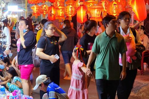 TP Hồ Chí Minh: Phố Lương Nhữ Học rực rỡ sắc màu đón Trung thu