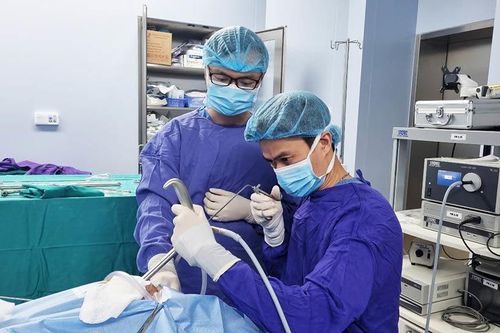 Hà Nội: Một người đàn ông hóc xương cá hình răng cưa hơn 2cm thực quản