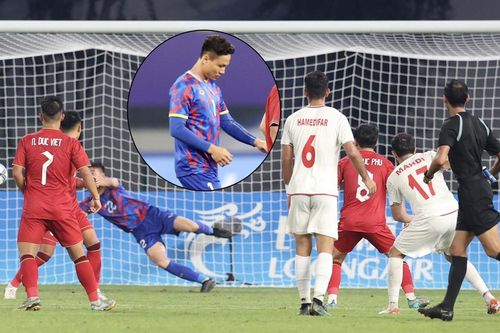 HLV Hoàng Anh Tuấn gây khó hiểu khi để đội trưởng Đỗ Sĩ Huy dự bị trong khi Văn Chuẩn liên tiếp mắc lỗi