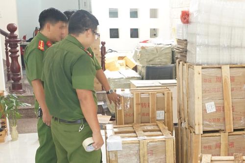 Thu giữ 3.000 hộp bánh trung thu không rõ nguồn gốc chuẩn bị bán ra thị trường Đà Nẵng