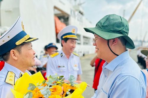 Đón đoàn đại biểu TPHCM đi công tác ở các đảo Tây Nam, Nhà giàn DK1/10 về TPHCM