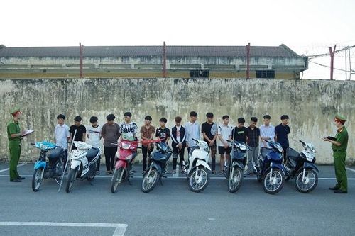 Hà Nam: Bắt nhóm đối tượng mang hung khí, ném vỏ chai bia vào nhà dân