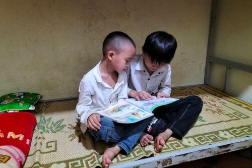 Tận tình giúp trò hòa nhập ở trường bán trú vùng cao