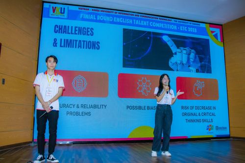Tranh tài sôi nổi tại cuộc thi sinh viên giỏi tiếng Anh