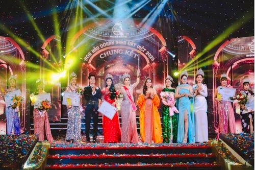 Doanh nhân Ngô Thị Loan đăng quang Hoa hậu Doanh nhân Đất Việt 2023