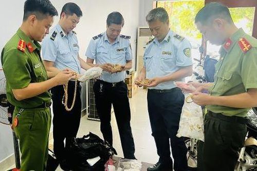 Lào Cai: Liên tiếp bắt quả tang 3 cửa hàng kinh doanh hàng nghìn sản phẩm trang sức thời trang mỹ ký vi phạm
