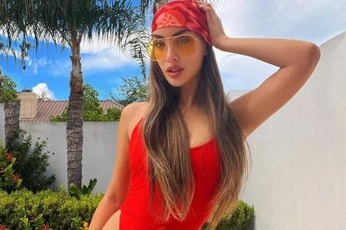 Người đẹp đầu tiên khởi hành sang Việt Nam thi Hoa hậu Hòa bình