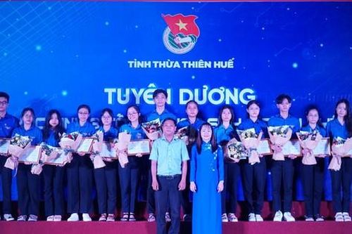 Tuyên dương đoàn viên là Học sinh 3 tốt và Học sinh 3 rèn luyện