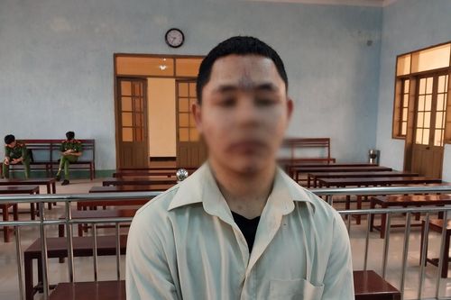 Dùng dao chém chú ruột vì nghĩ không đứng đắn với mẹ mình