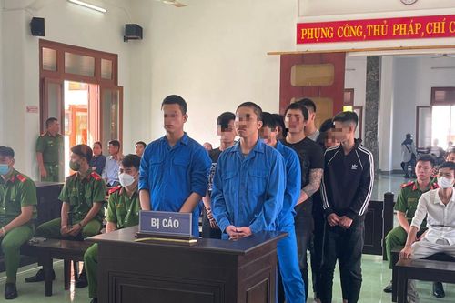 Chém người vì cho rằng bị nhìn đểu, 10 đối tượng lĩnh án