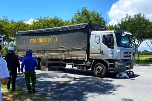 Va chạm với xe tải, 2 nữ sinh viên tử vong trên đường đi học về