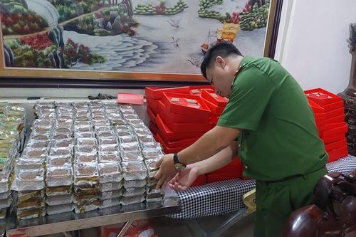 Tạm giữ 1.500 chiếc bánh trung thu không rõ nguồn gốc, in sai ngày sản xuất
