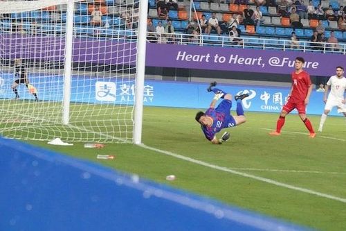 HLV Hoàng Anh Tuấn: 'Olympic Việt Nam vẫn còn cơ hội, nhưng không dễ'; Fan MU cầu xin Sir Alex trở lại cứu đội bóng