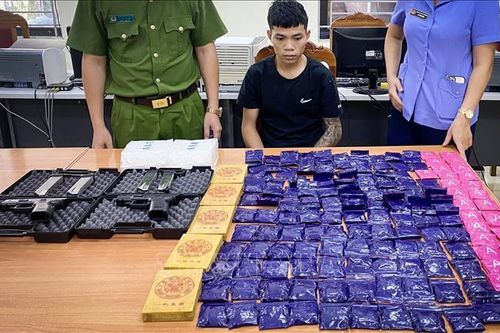 Bắt một đối tượng, thu giữ số lượng lớn ma túy và súng quân dụng