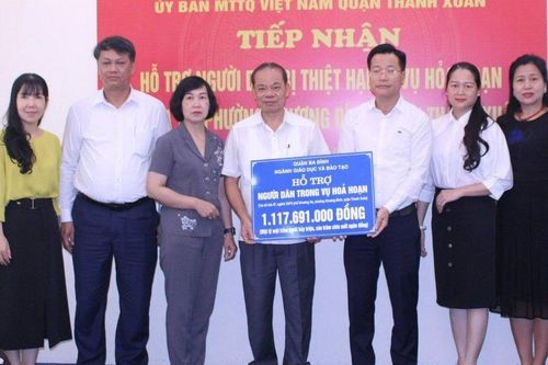Quận Ba Đình hỗ trợ nạn dân trong vụ cháy chung cư mini