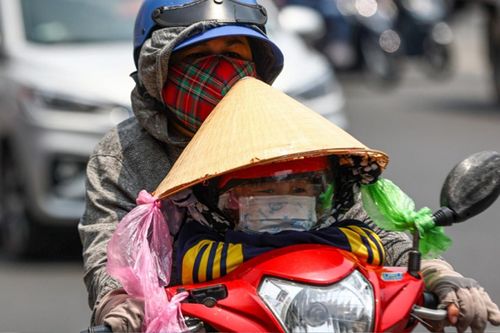 Miền Bắc nắng nóng kéo dài, bao giờ mới có mưa?