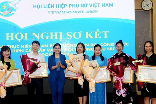 10 tập thể, 5 cá nhân được tặng bằng khen trong công tác bồi dưỡng cán bộ Hội