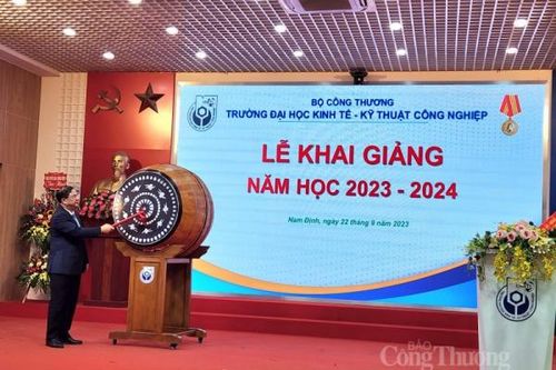 Trường Đại học Kinh tế - Kỹ thuật Công nghiệp tổ chức Lễ khai giảng năm học 2023